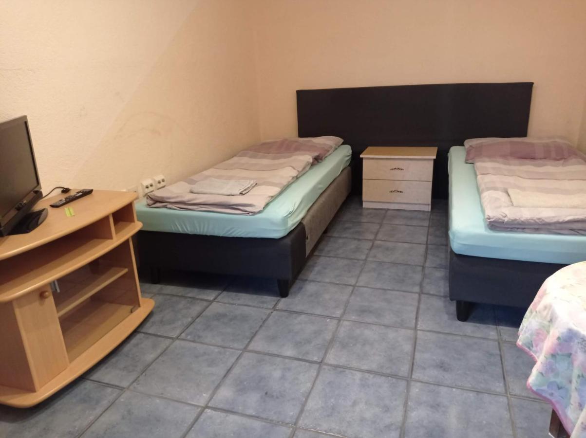 Gaestezimmer Sommer Locktow ภายนอก รูปภาพ
